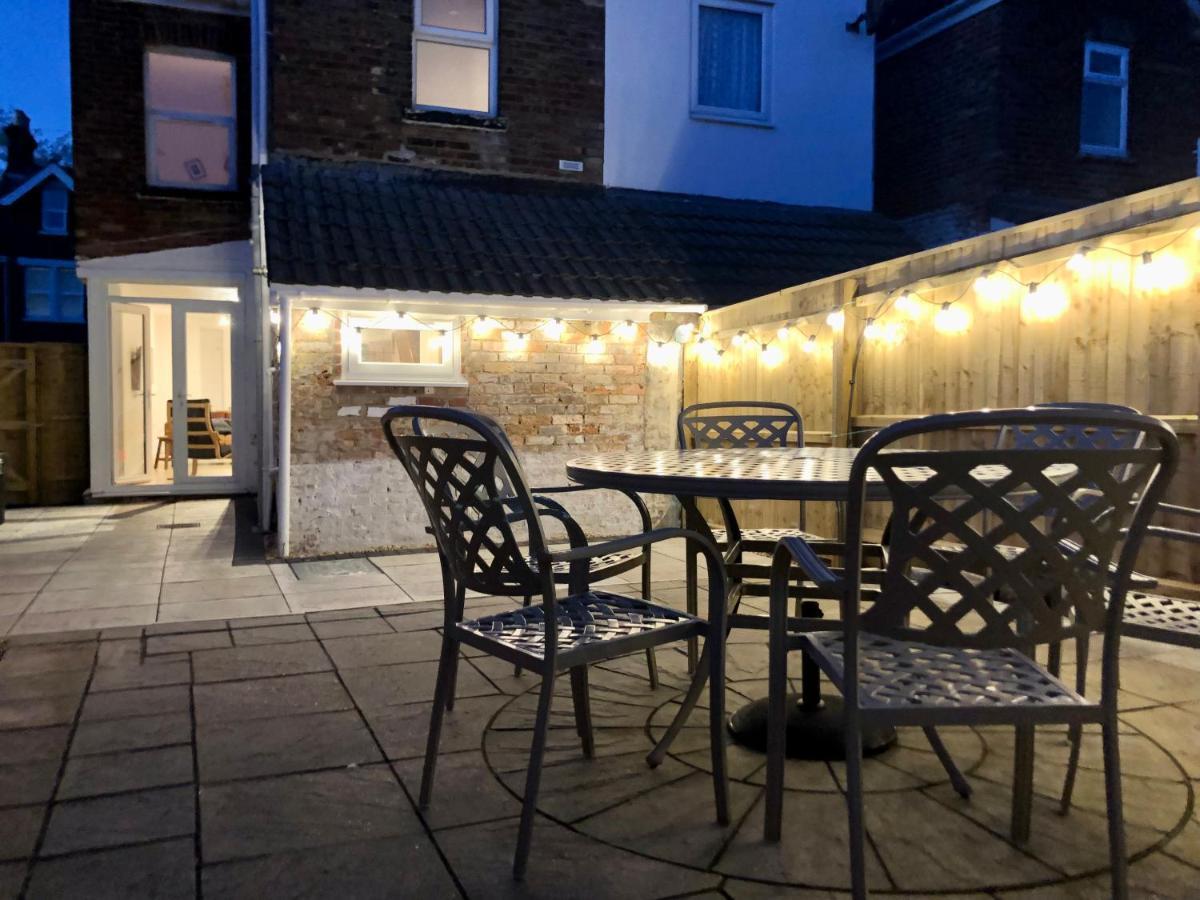 House With Parking, Short Stroll To Quay, Shops And Restaurants Villa Poole Exteriör bild